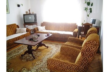 Serbia Privát Popučke, Zewnątrz